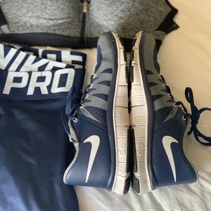 Nike | Navy Size 6 YOUTH